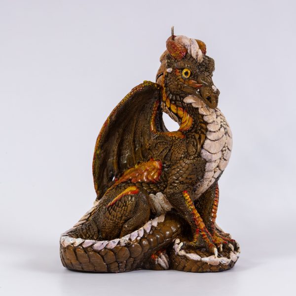 Dragón sentado pintado marrón
