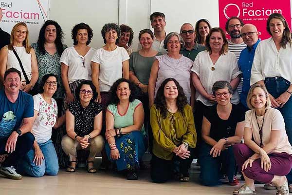 foto de grupo de las personas presentes en la asamblea